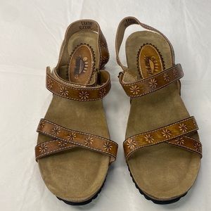 SpringStep Alexandria Wedge Sandal Brown Leather Size 39 great condition